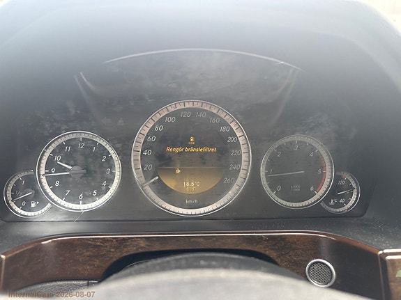 Mercedes-Benz E200 22 of 28