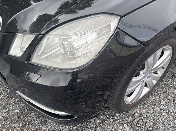 Mercedes-Benz E200 26 of 28