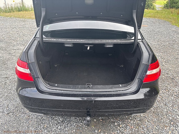 Mercedes-Benz E200 8 of 28