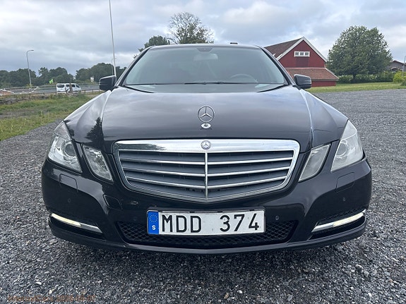 Mercedes-Benz E200 2 of 28