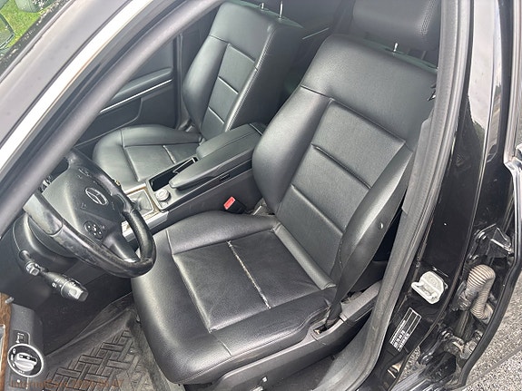 Mercedes-Benz E200 12 of 28