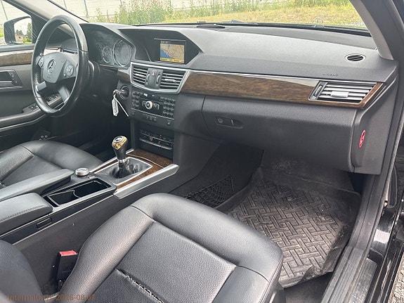 Mercedes-Benz E200 13 of 28