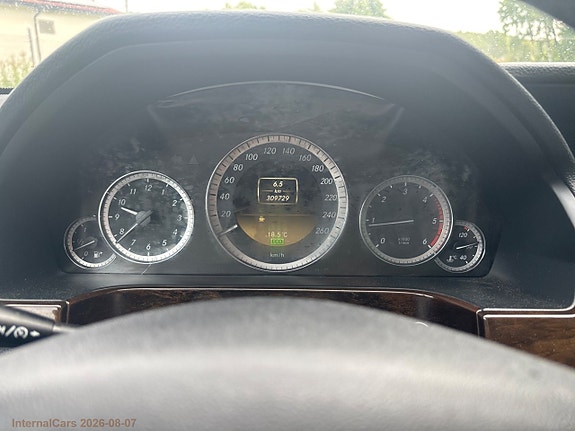 Mercedes-Benz E200 9 of 28