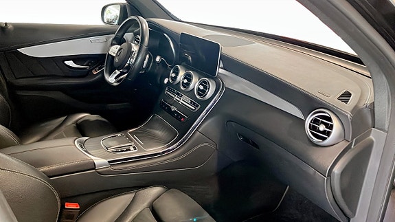 Mercedes-Benz GLC300 de 3 of 9