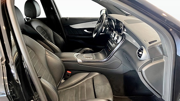 Mercedes-Benz GLC300 de 4 of 9