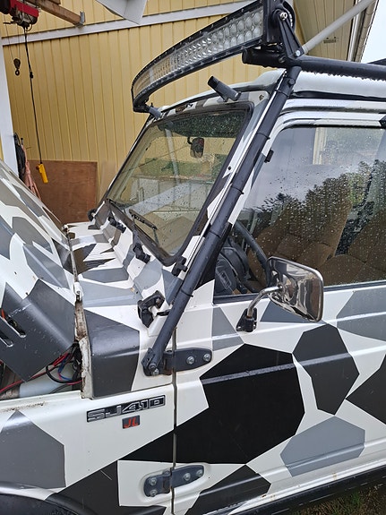 Suzuki SJ 410 4 of 5