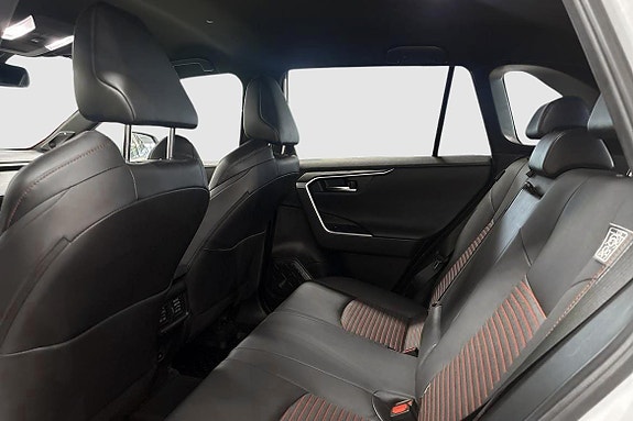 Toyota RAV4 11 of 16