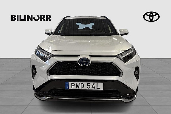 Toyota RAV4 3 of 16