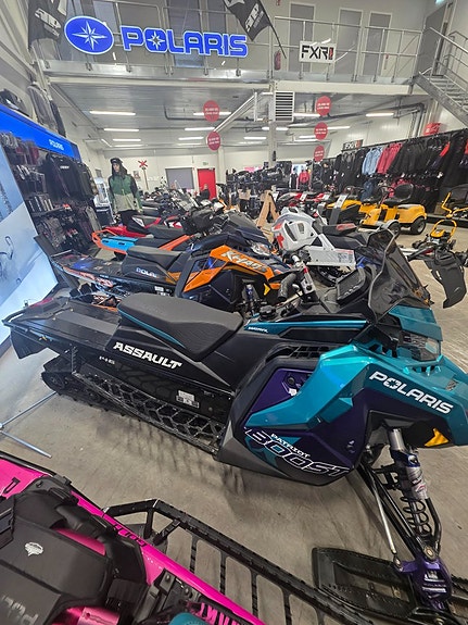 Polaris Switchback Assault 850 Boost 2 of 3