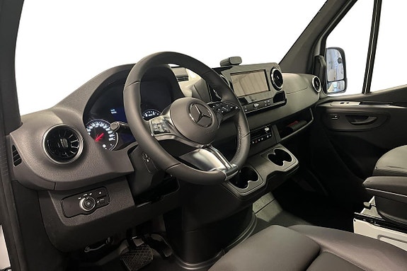 Mercedes-Benz Sprinter 208 13 of 18