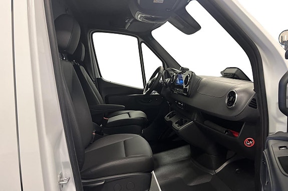 Mercedes-Benz Sprinter 208 16 of 18