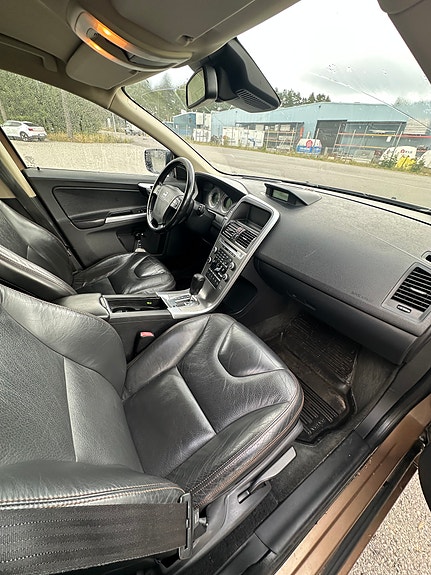 Volvo XC60 6 of 16