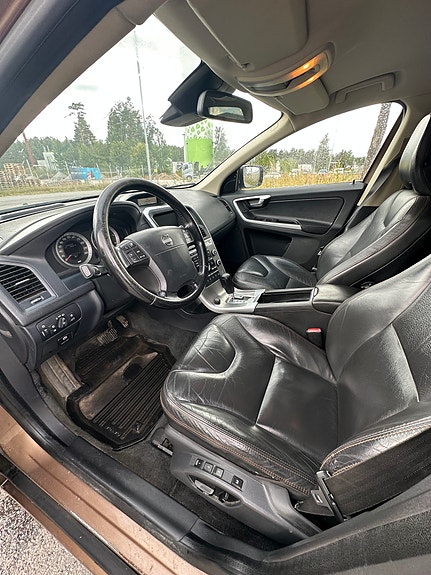 Volvo XC60 5 of 16