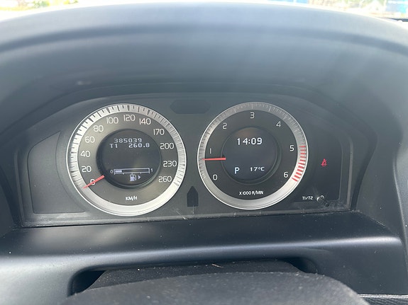 Volvo XC60 9 of 16