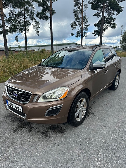 Volvo XC60 2 of 16