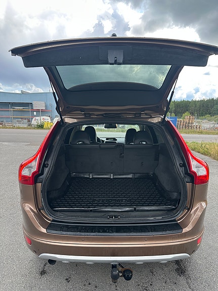 Volvo XC60 11 of 16