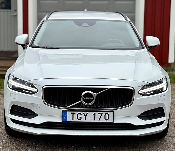 Volvo V90 2 of 29