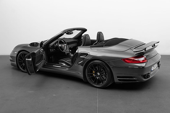 Porsche 911 13 of 30