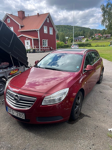 Opel Insignia 2 of 5