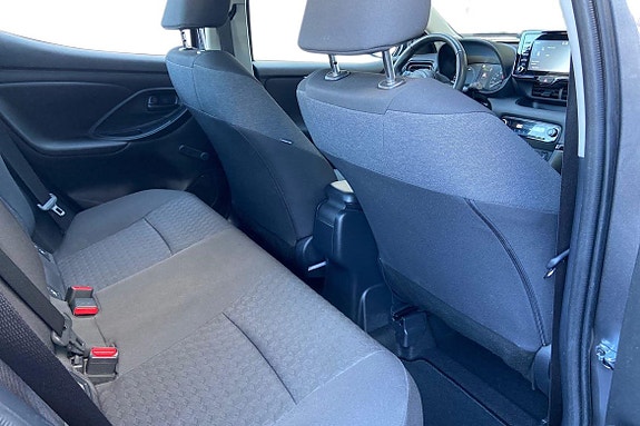 Toyota Yaris 9 of 21