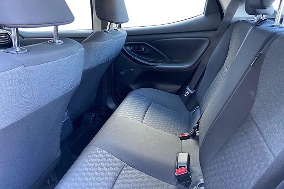 Toyota Yaris 13 of 21