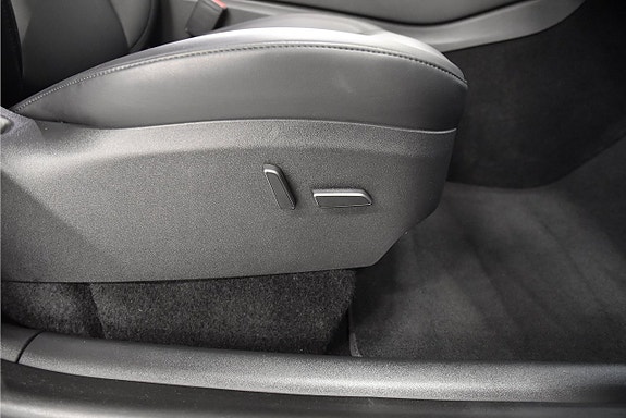 Tesla Model Y 12 of 25