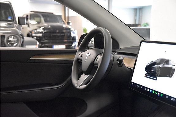 Tesla Model Y 9 of 25
