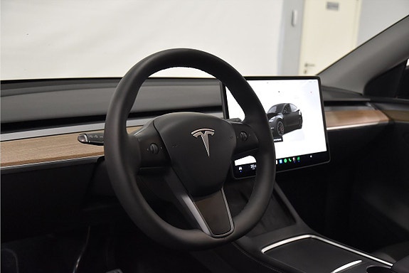 Tesla Model Y 8 of 25
