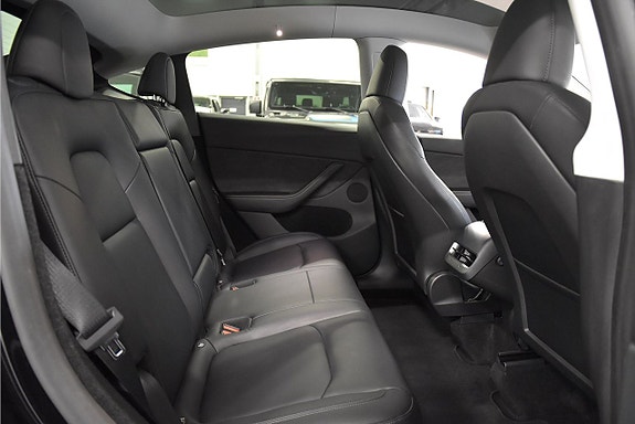 Tesla Model Y 16 of 25