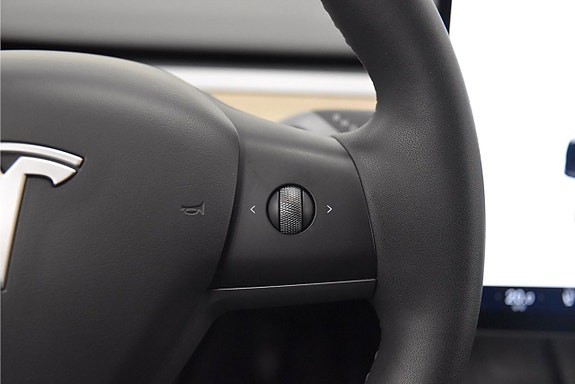 Tesla Model Y 11 of 25