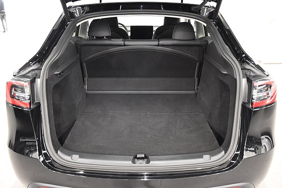 Tesla Model Y 25 of 25