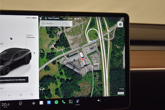 Tesla Model Y 20 of 25