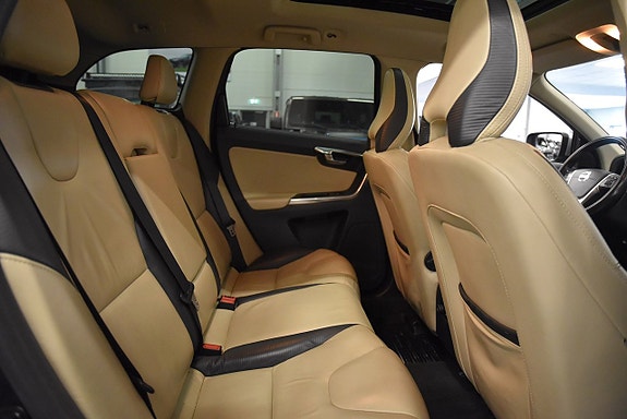 Volvo XC60 15 of 19