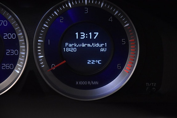 Volvo XC60 12 of 19