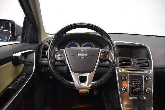Volvo XC60 2 of 19