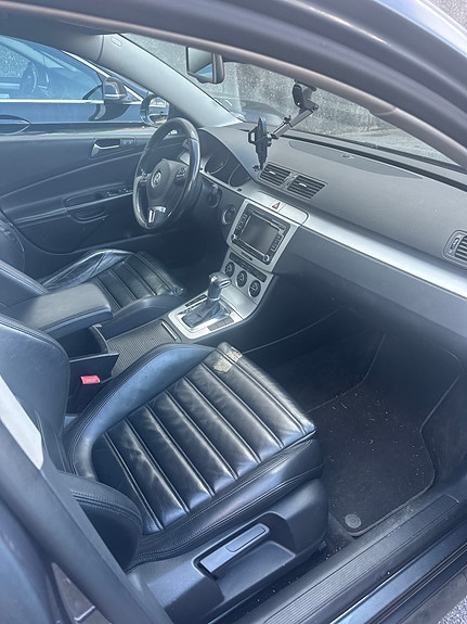 Volkswagen Passat 2 of 5