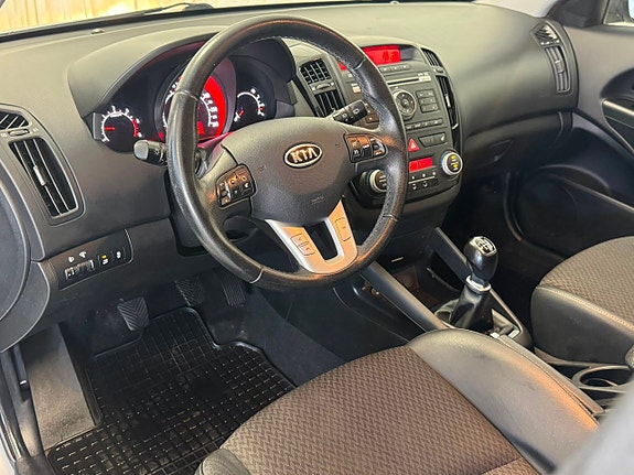 Kia Ceed 10 of 25