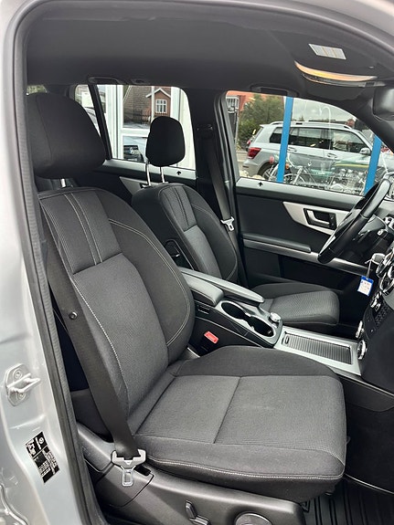 Mercedes-Benz GLK200 8 of 11