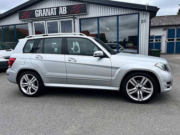 Mercedes-Benz GLK200 2 of 11