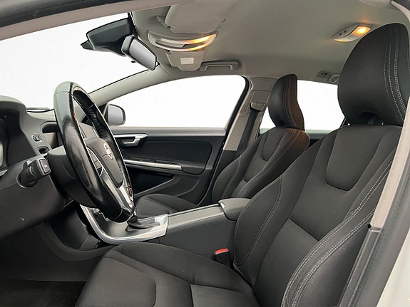 Volvo V60 12 of 28