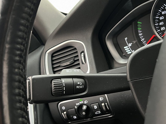 Volvo V60 14 of 28