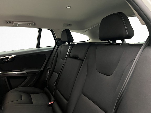Volvo V60 23 of 28