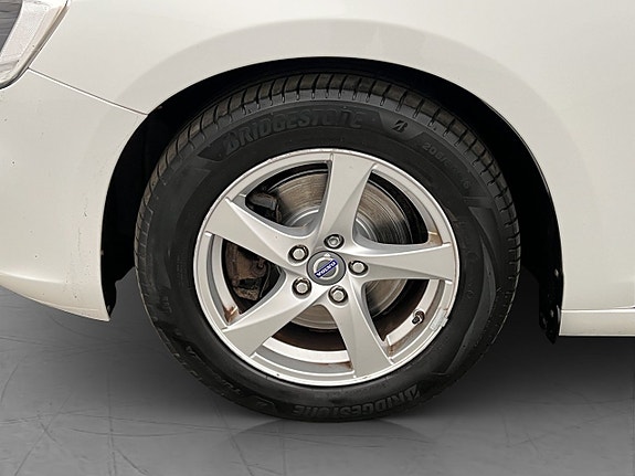 Volvo V60 25 of 28