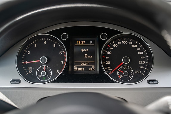 Volkswagen Passat 17 of 21