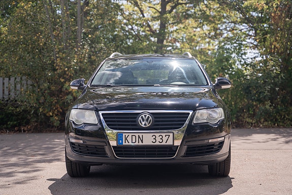 Volkswagen Passat 3 of 21