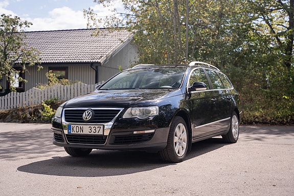 Volkswagen Passat 2 of 21
