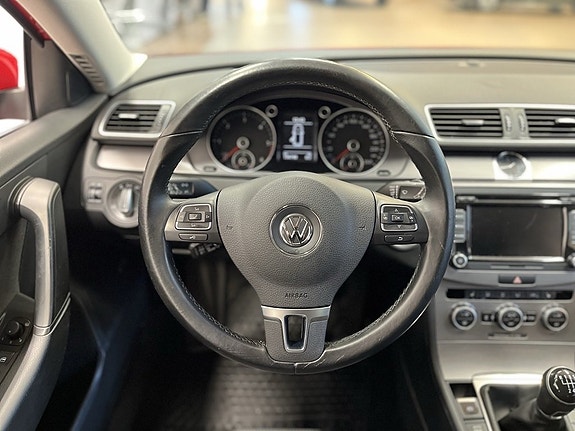 Volkswagen Passat 9 of 16