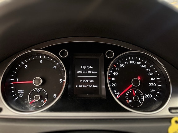 Volkswagen Passat 14 of 16
