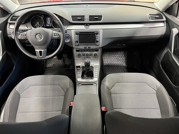Volkswagen Passat 10 of 16