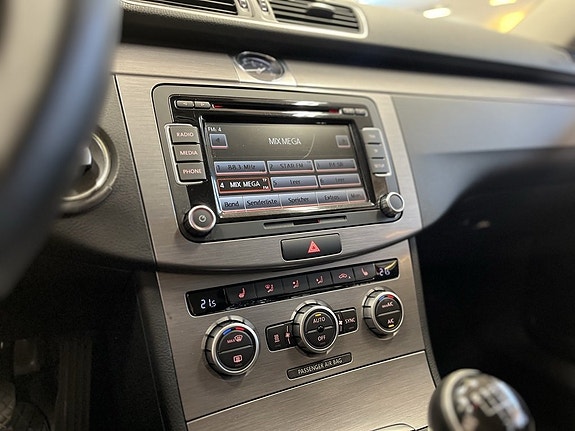 Volkswagen Passat 11 of 16